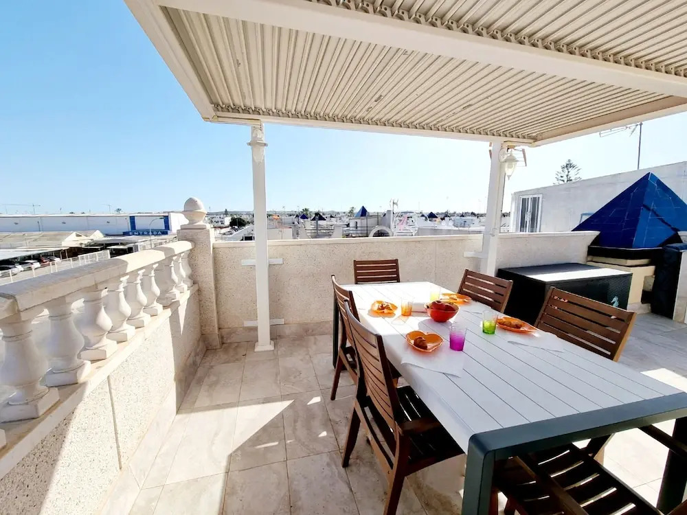 Charming Upper Bungalow With Terrace and Communal Pool in Torrevieja