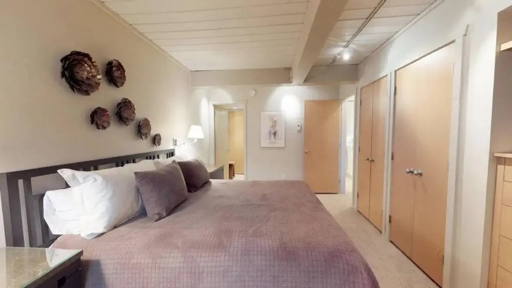 Contemporary 3 Bedroom Ski In, Ski Out Condo With Pool And Hot Tub In Snowmass Village