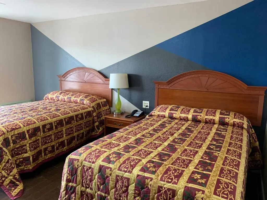 Royal Inn & Suites