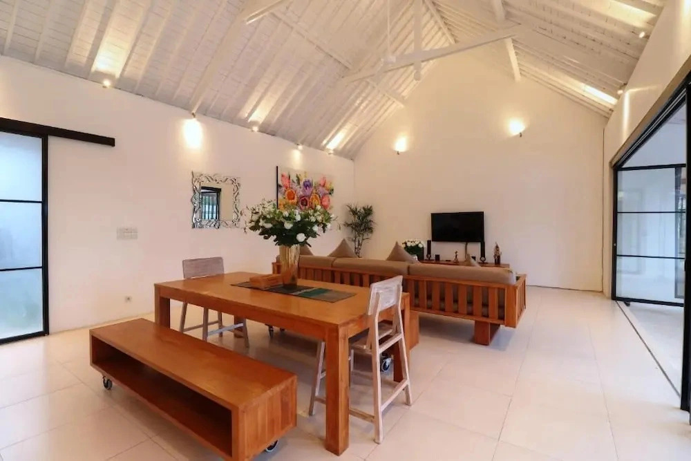 Specious 3Bedroom Rakuen Villa Canggu