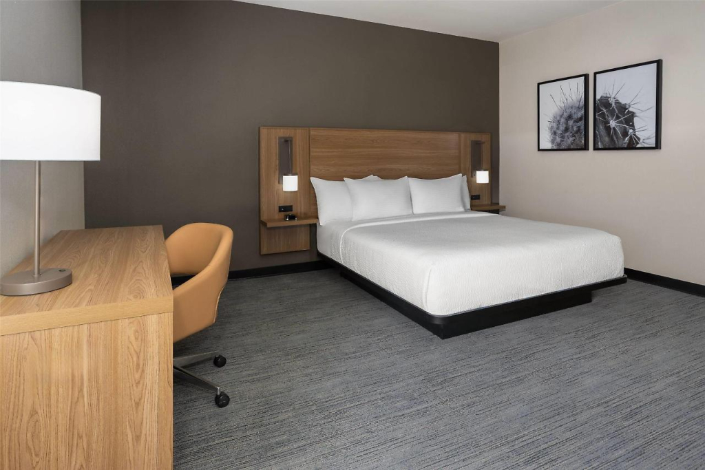 La Quinta Inn & Suites by Wyndham Phoenix West / Glendale