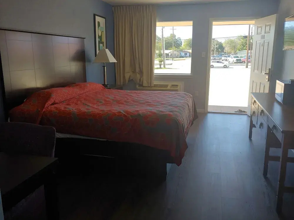 Brooks City Executive Inn