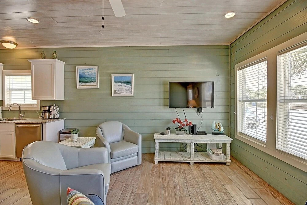 Tropical Wave 3 Bedroom Townhouse by Redawning