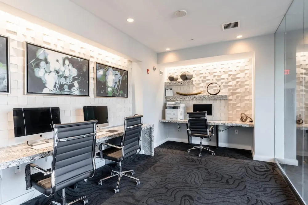 Kasa Welcoming 1 BD Amenity Access Alexandria