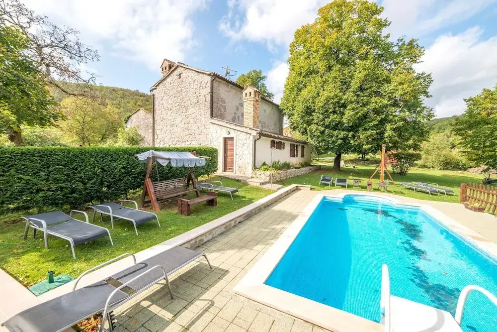 Beautiful Villa Ida & Mirko with pool in Buzet