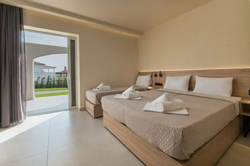 Arya Hotel