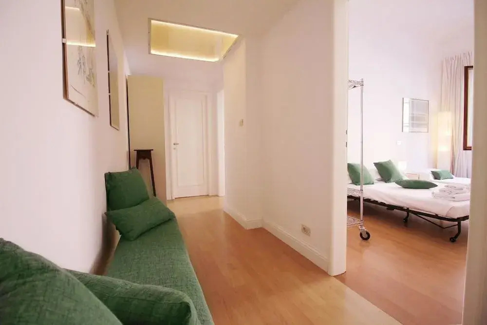 Spacious Apt Steps away from the Vatican