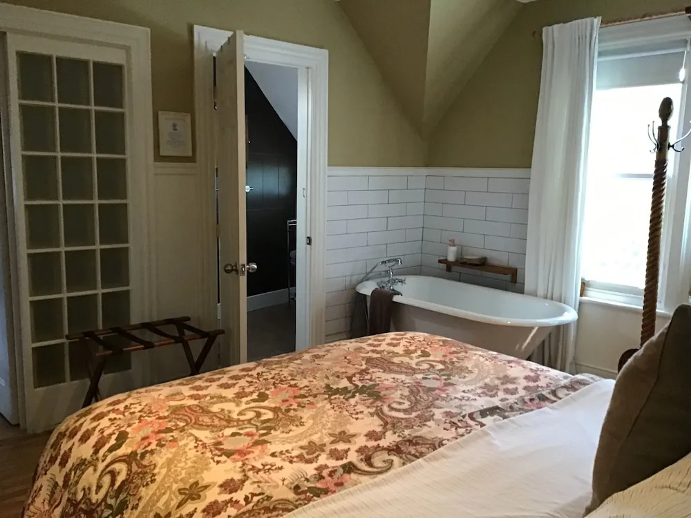 La Maison de Ville - bed & bistro