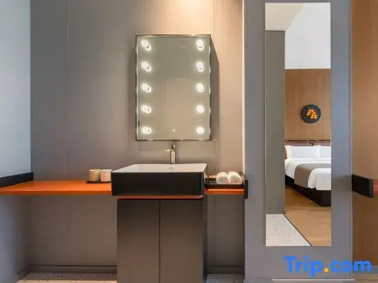 Homeinn Plus Hotel (Hotan Huochezhan)