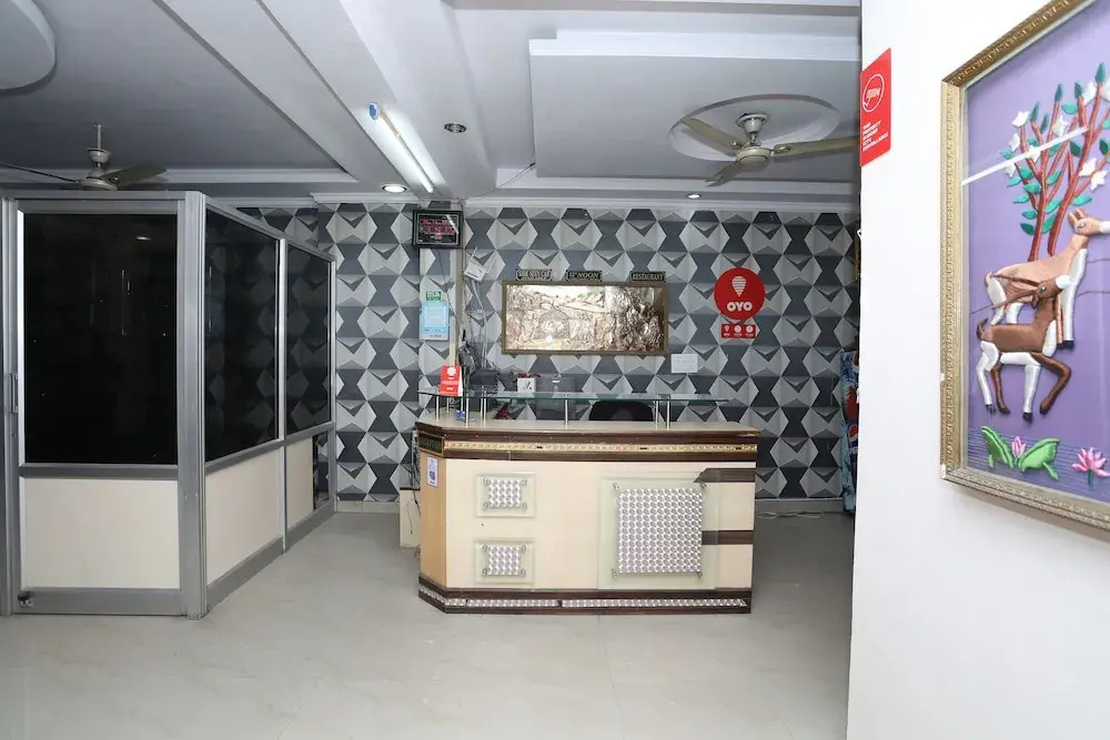 OYO 10347 Hotel Deepak