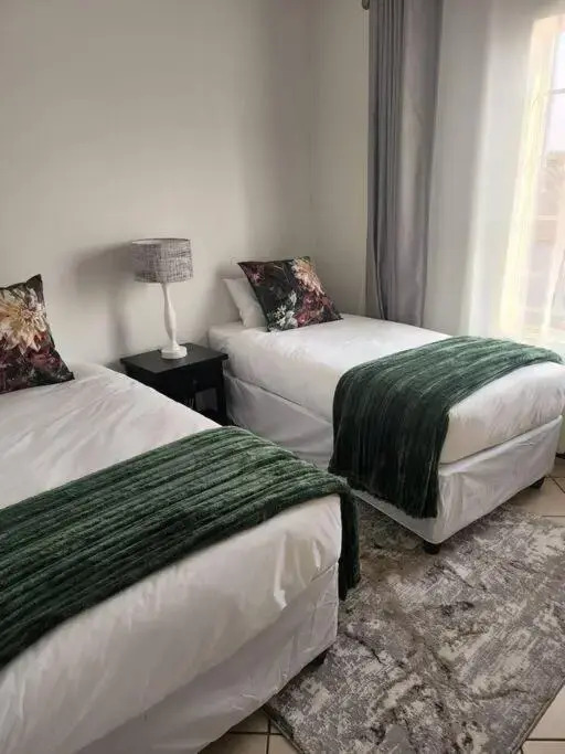Elegant 2 bed apartment next to Gautrain Centurion