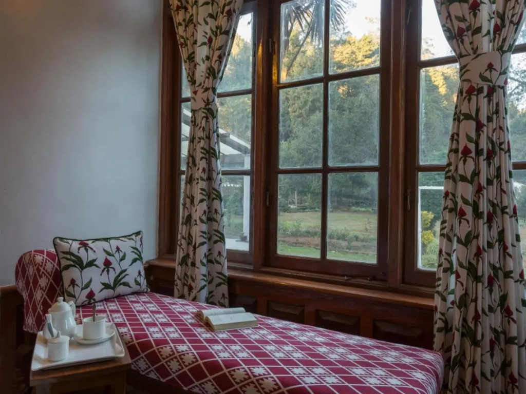 SaffronStays Milton Abbott Estate - 2BR colonial-era bungalow with garden, golf course views & bonfire nights near Ooty Golf Club