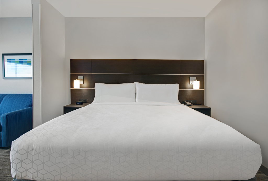 Holiday Inn Express & Suites - Milwaukee - Brookfield by IHG