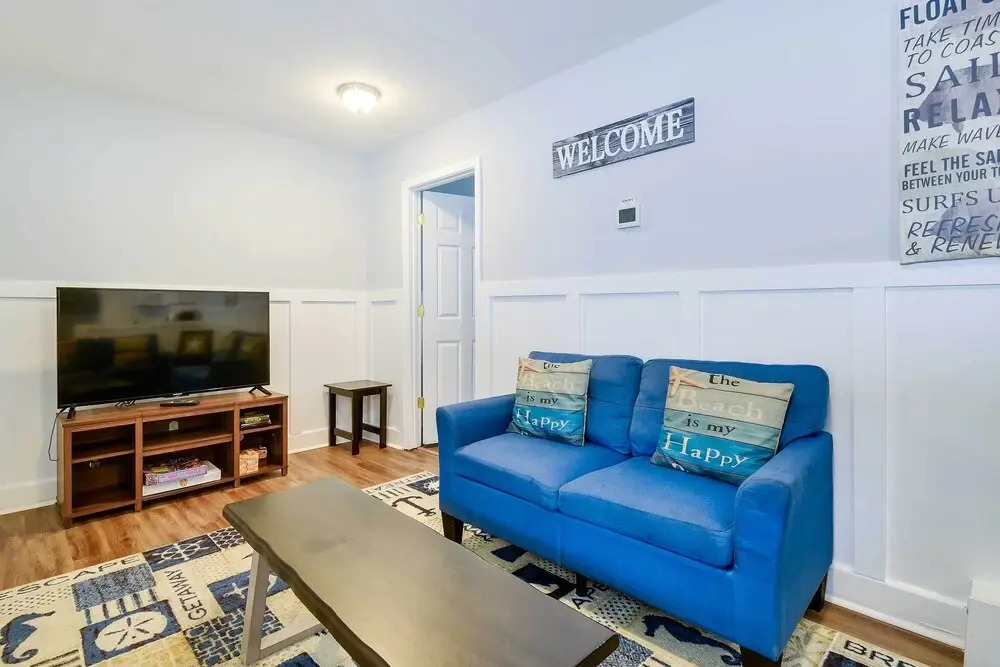 2 Mi to Barefoot Landing! 'bailey's Beach Cottage'