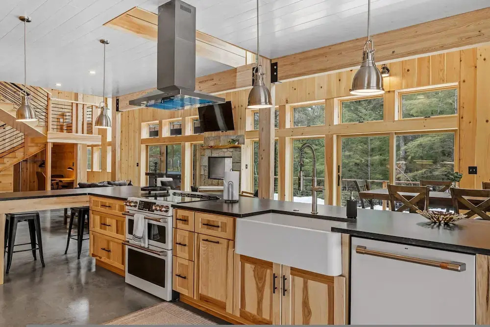 Ski Cabin w Hot Tub Gas Fireplace Near Cranmore