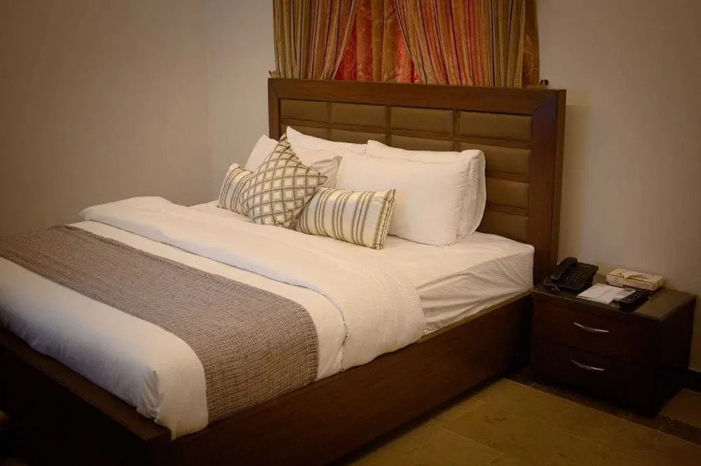Zifan Hotel & Suites