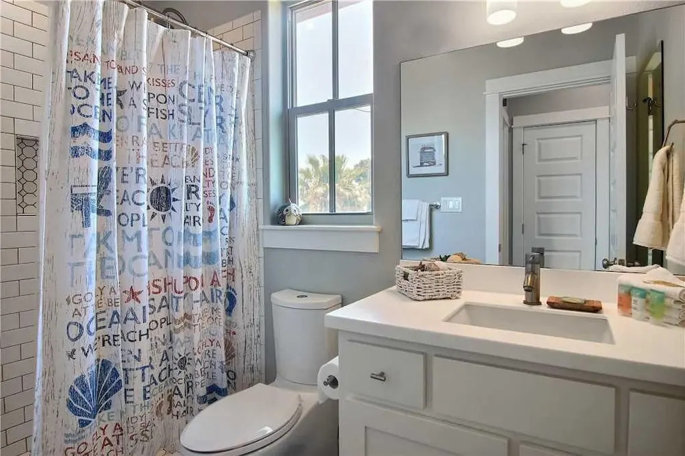 The Oyster House 3 Bedrooms 2.5 Bathrooms Home