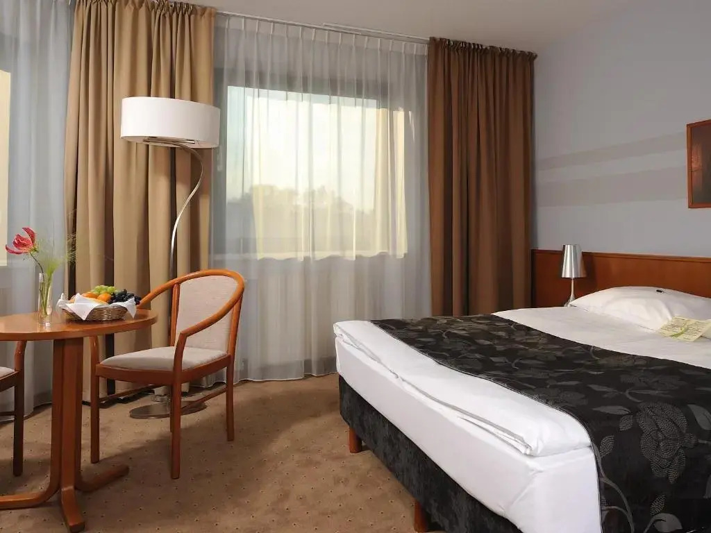 City Hotel