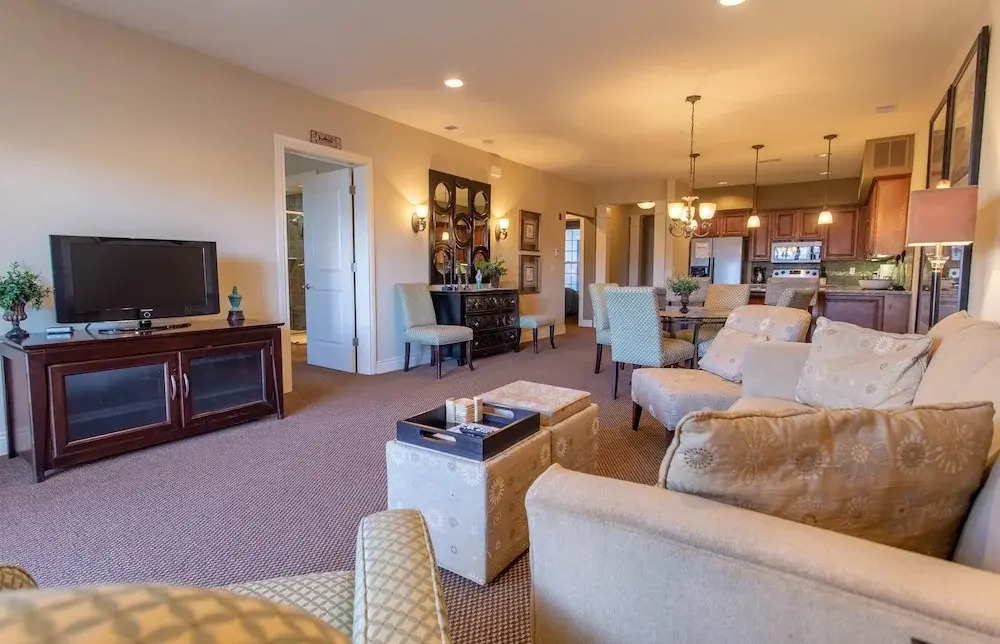 Great Gatsby 2 Bedrooms 2 Bathrooms Condo