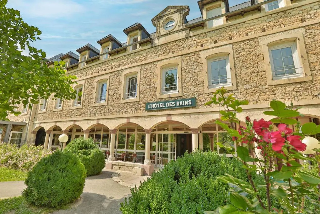 LOGIS HOTEL LHÔTEL DES BAINS - Salles-la-Source