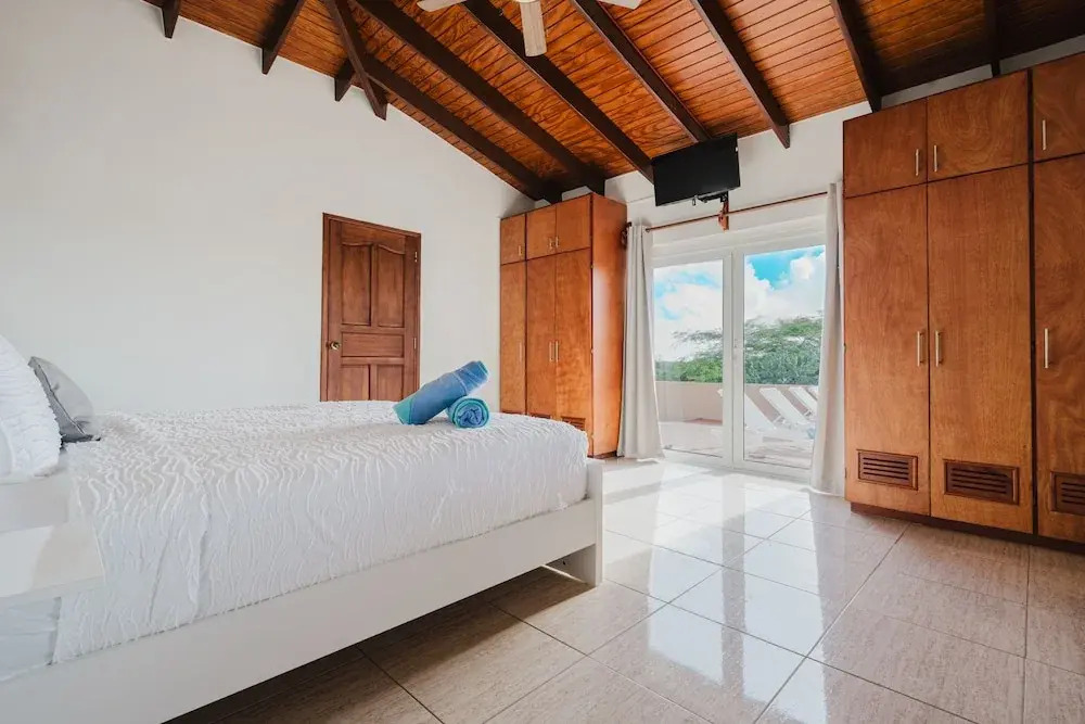 5 Bedroom Villa With Amazing View of Aruba Nature