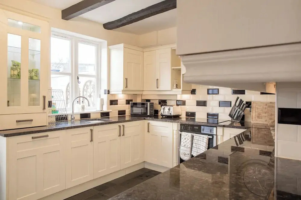 Charming 2 Bed House in Tewkesbury Centre