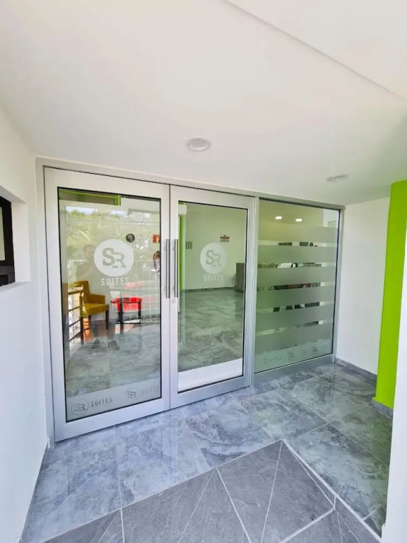 Sr Suites