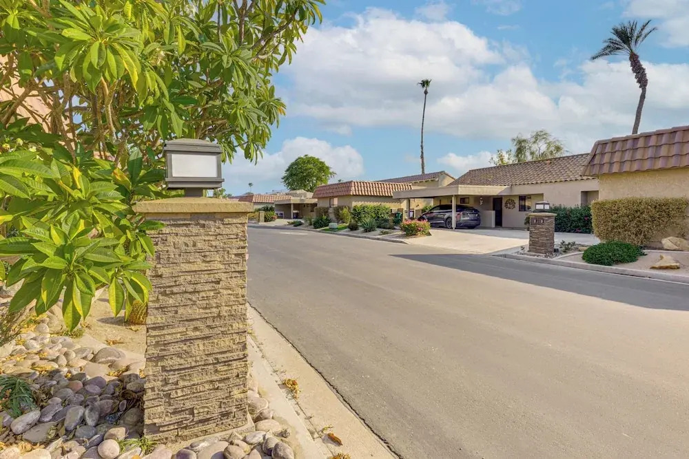Golf & Swim: Country Club Condo in Palm Desert