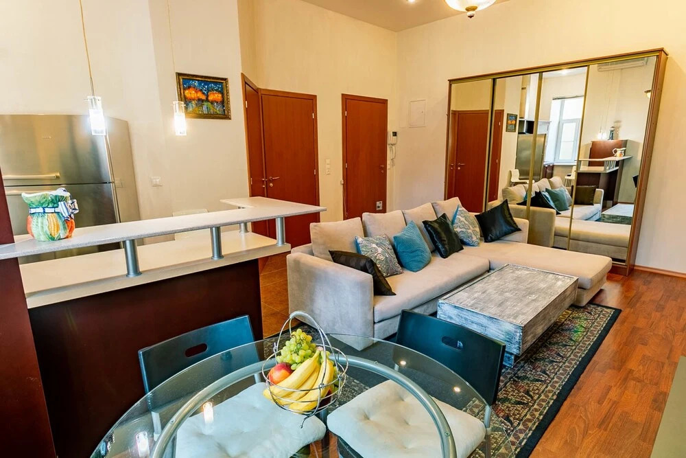 Atmospheric apartment on Nevsky prospect