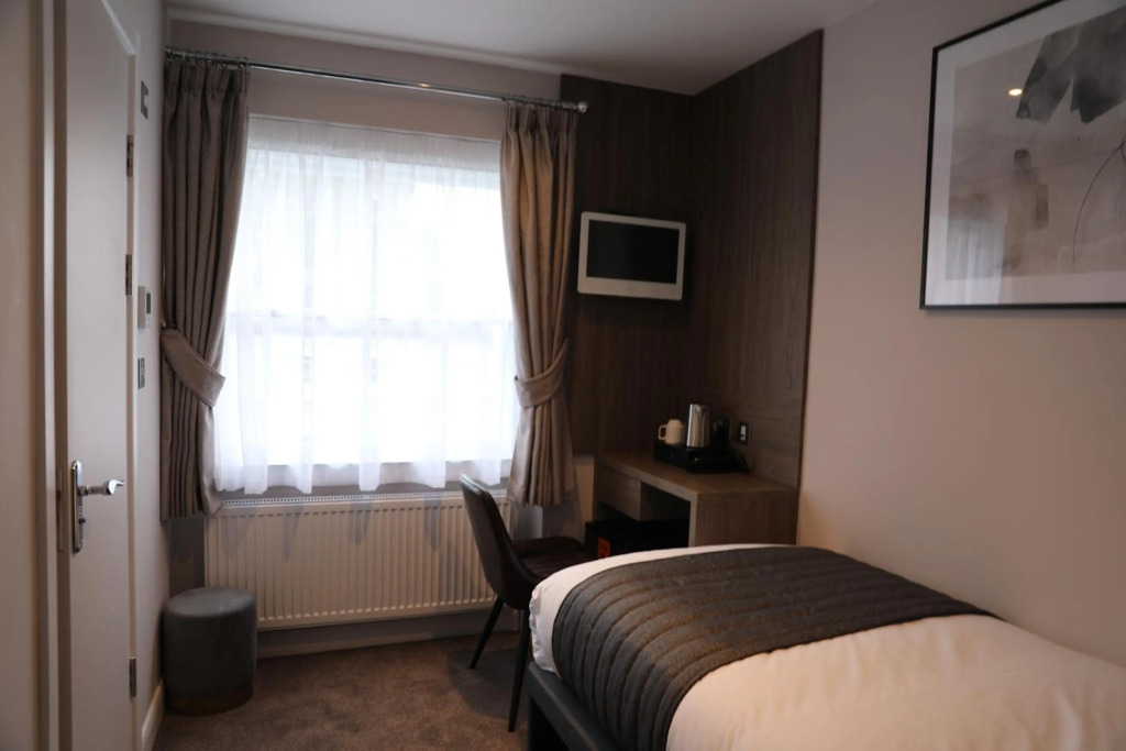 Reem Hotel