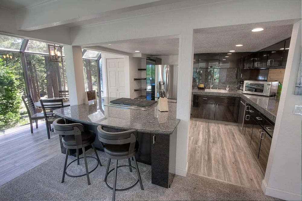 Snowbird Forest by Lake Tahoe Accommodations