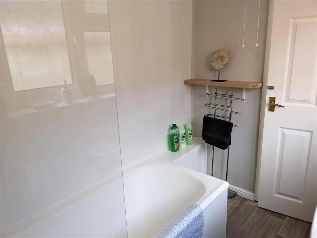 Douglas House, near Hospital, attractive and comfy 2 bedroom House with enclosed yard to rear