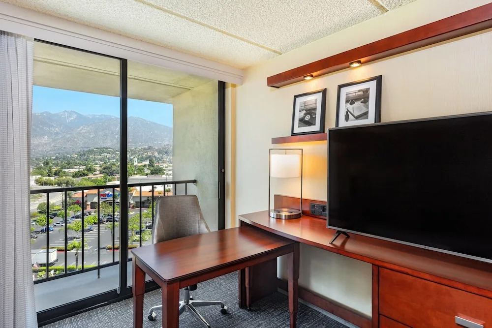 Courtyard Los Angeles Pasadena Monrovia