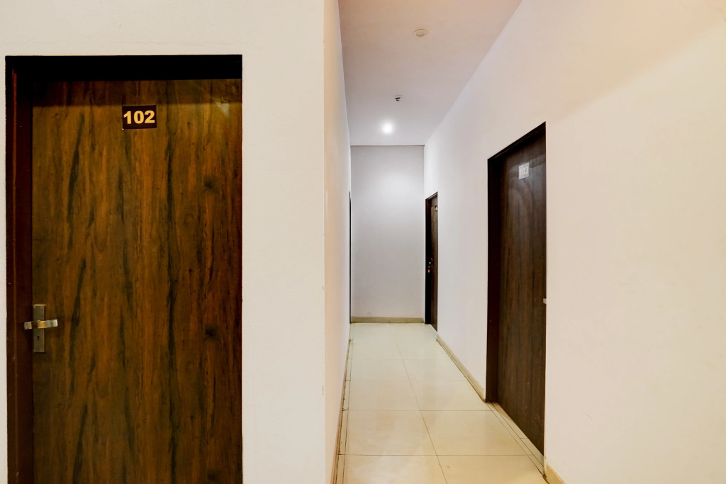 OYO JAI1273 Rayal Inn