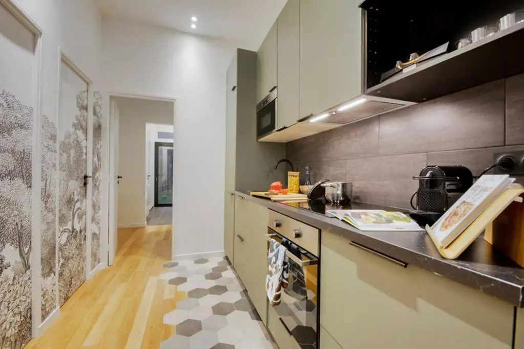Amazing 10bed in the heart of le marais and suprises...