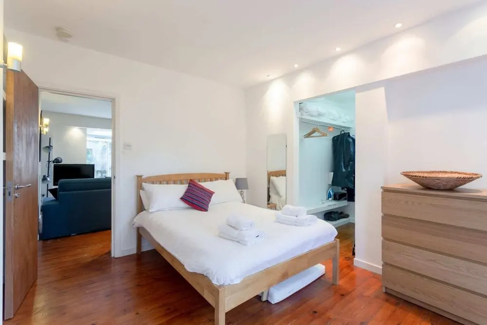 Fantastic and Bright 1 Bedroom Garden Flat