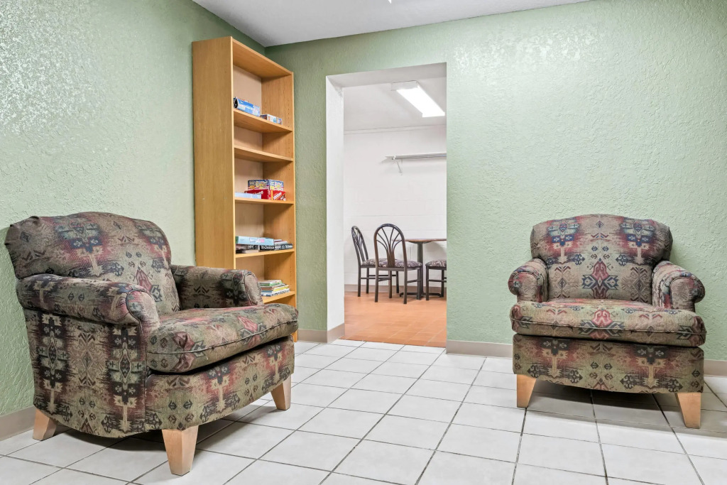 Econo Lodge, Downtown Custer Near Custer State Park and Mt Rushmore