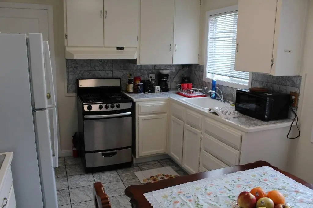 3 BD 2 Bath House, Walkable To Bart, Free Parking, Views