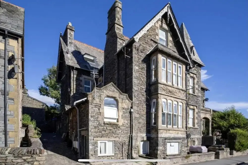 The Mews, With Free Private Parking, Windermere