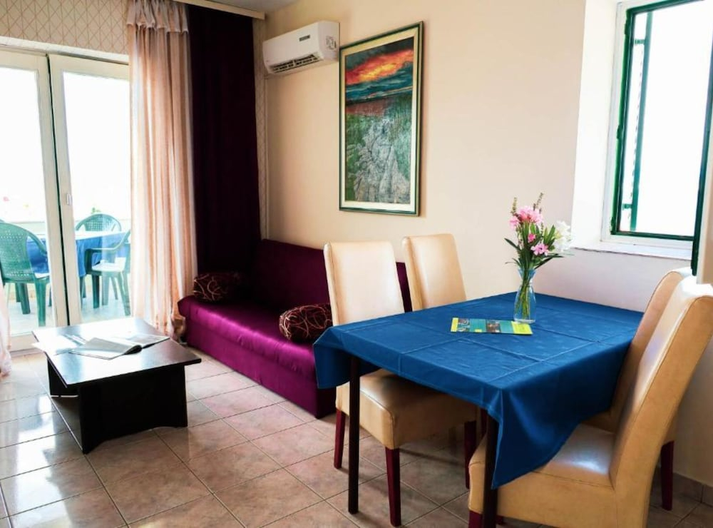 Franov Butique Residence