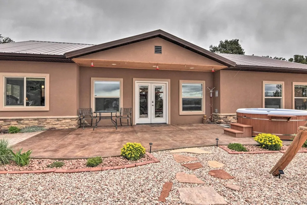 Stunning Home w/ Fire Pit, 11 Mi to Mt Yale!