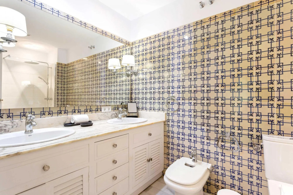 Spectacular 4BD apartment near Alcazar. San Fernando