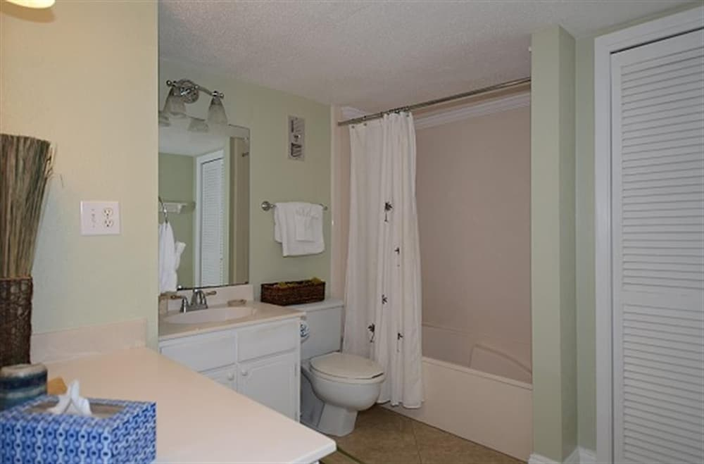 Shoreline Towers 1046 3 Bedroom Condo