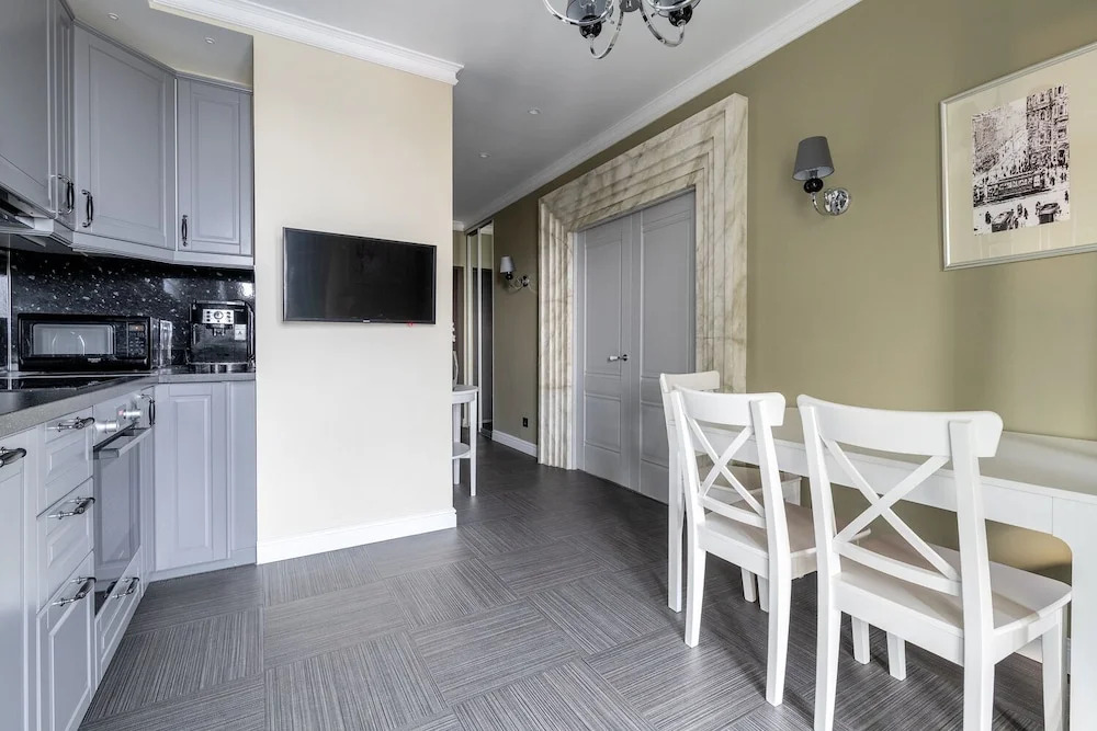 Apartments B. Sampsonievsky 4-6