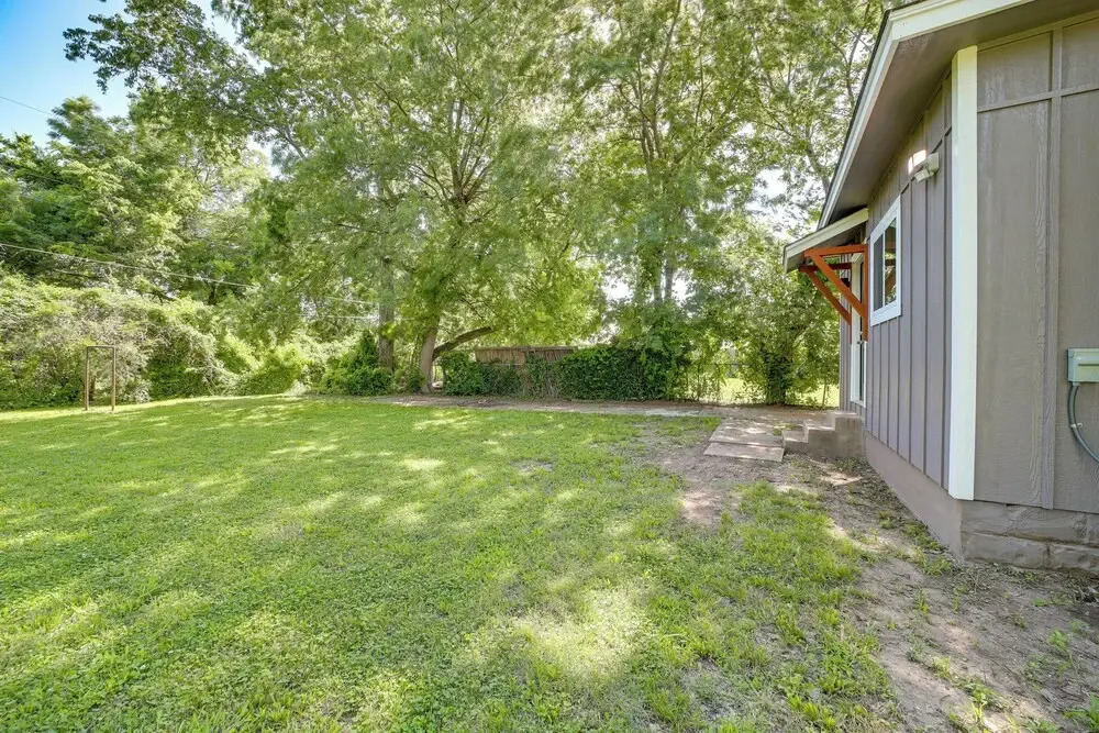 Remodeled Tulsa House w/ Yard ~ 4 Mi to Downtown!