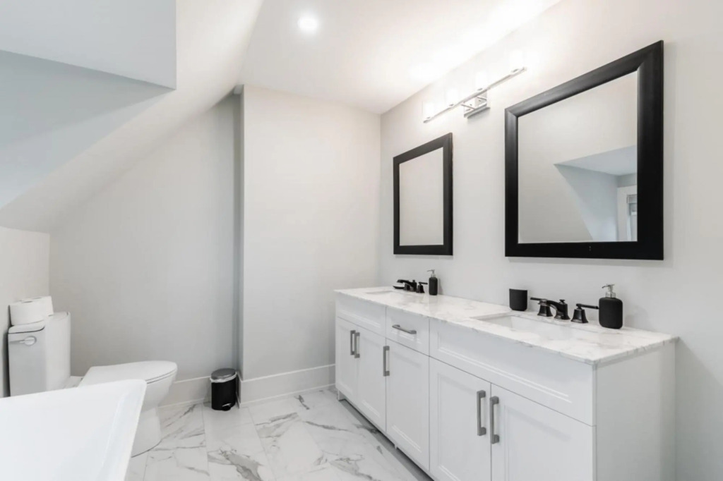 Newly renovated 4 Bed 3 Bath House in DT Toronto