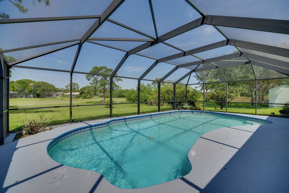 Lakewood Park Retreat on Fairway - 4 Mi to Beach!