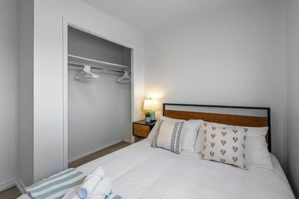 The Hidden Loft I 5-min Walk 2 Beach I DT I 55 TV