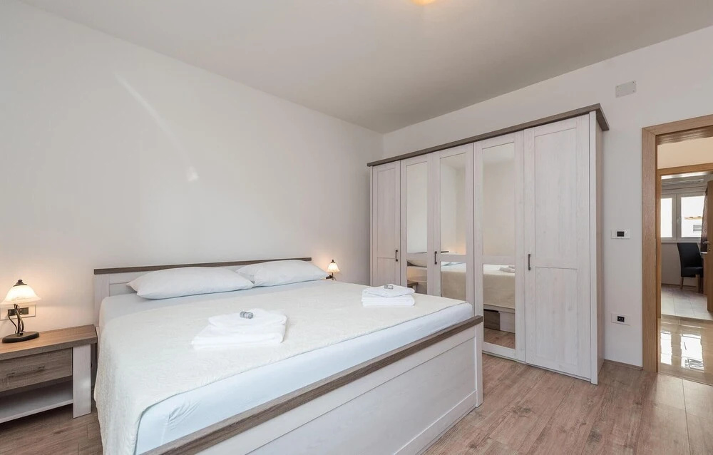 Nice Home In Vrsi With Wifi