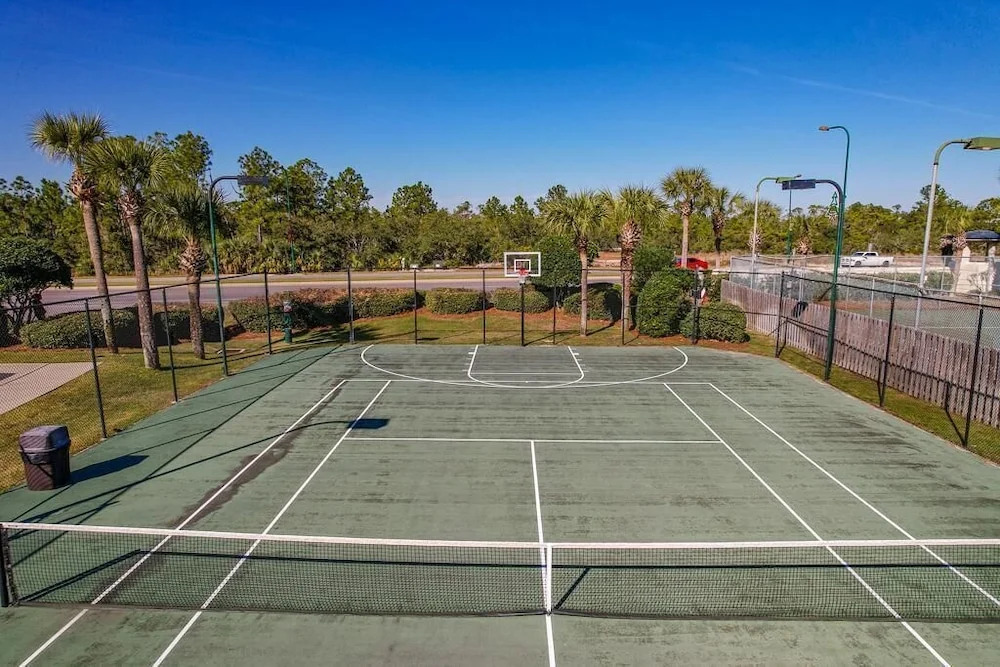 Stunning Views, 3bd/2ba w/ Private Balcony